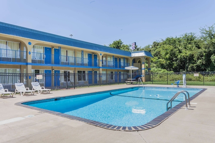 Imagen de la piscina del Hotel Knights Inn Murfreesboro. Foto 13
