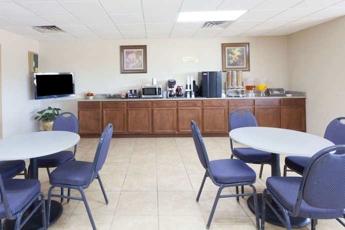 Imagen de los interiores del Hotel Knights Inn Murfreesboro. Foto 12