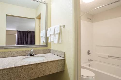 Imagen de la habitación del Hotel Knights Inn Nashville Antioch. Foto 16