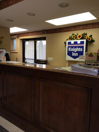 Imagen de los interiores del Hotel Knights Inn Newport, Tn. Foto 17