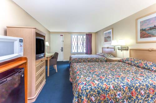 Imagen de la habitación del Hotel Knights Inn Norcross. Foto 3