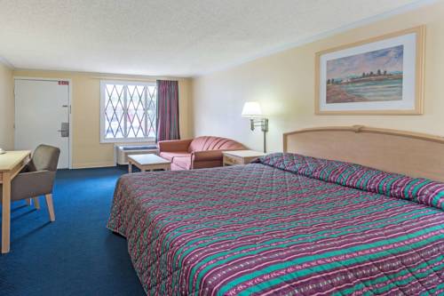 Imagen de la habitación del Hotel Knights Inn Norcross. Foto 4