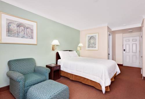 Imagen de la habitación del Hotel Knights Inn North Bay. Foto 9