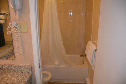 Imagen de la habitación del Hotel Knights Inn North Bay. Foto 15