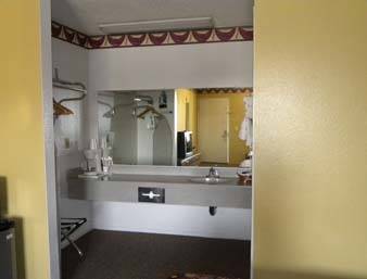 Imagen de la habitación del Hotel Knights Inn Ontario. Foto 6