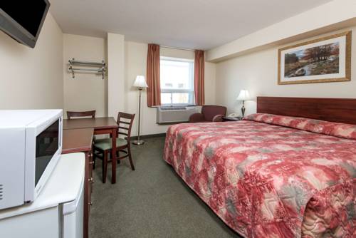 Imagen de la habitación del Hotel Knights Inn Orillia. Foto 6