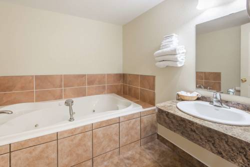 Imagen de la habitación del Hotel Knights Inn Orillia. Foto 8