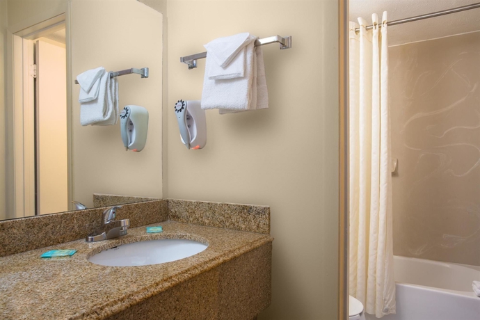 Imagen de la habitación del Hotel Knights Inn Orlando. Foto 3