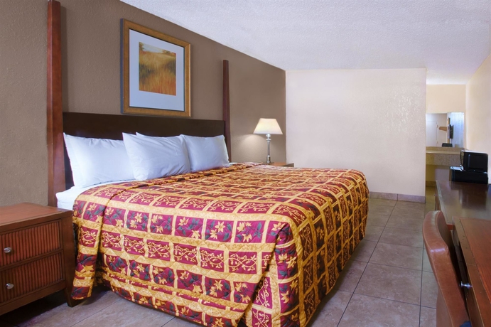 Imagen de la habitación del Hotel Knights Inn Orlando. Foto 6