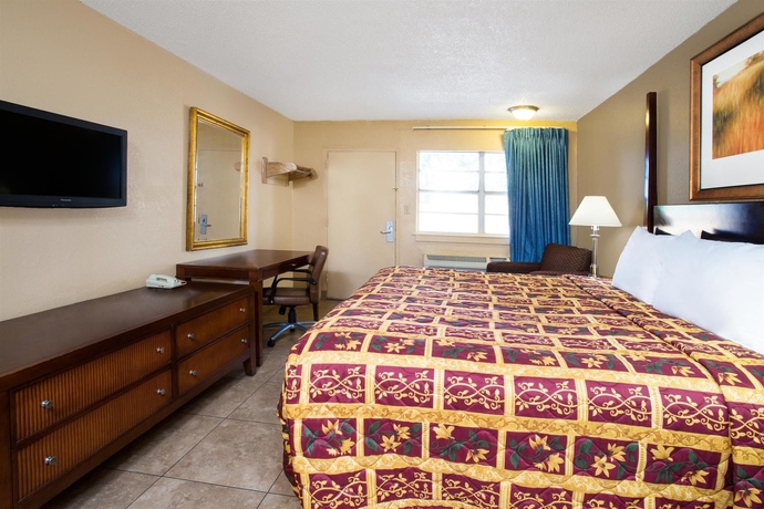 Imagen de la habitación del Hotel Knights Inn Orlando. Foto 10