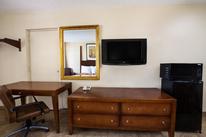 Imagen de la habitación del Hotel Knights Inn Orlando. Foto 11