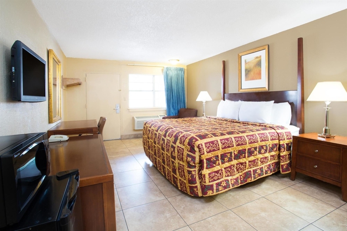 Imagen de la habitación del Hotel Knights Inn Orlando. Foto 12