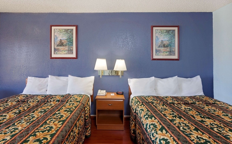 Imagen de la habitación del Hotel Knights Inn Palmdale. Foto 8