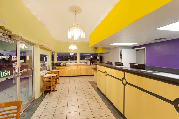 Imagen de los interiores del Hotel Knights Inn Palmdale. Foto 17