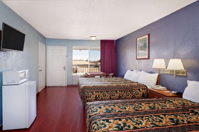 Imagen de la habitación del Hotel Knights Inn Palmdale. Foto 16