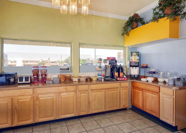 Imagen del bar/restaurante del Hotel Knights Inn Palmdale. Foto 6