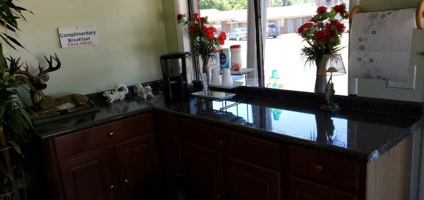 Imagen general del Hotel Knights Inn Paris. Foto 4