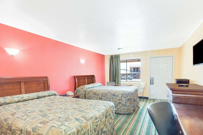 Imagen general del Hotel Knights Inn Paris. Foto 8