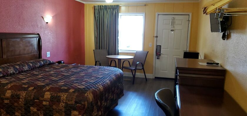 Imagen general del Hotel Knights Inn Paris. Foto 12