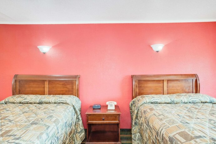 Imagen de la habitación del Hotel Knights Inn Paris. Foto 19