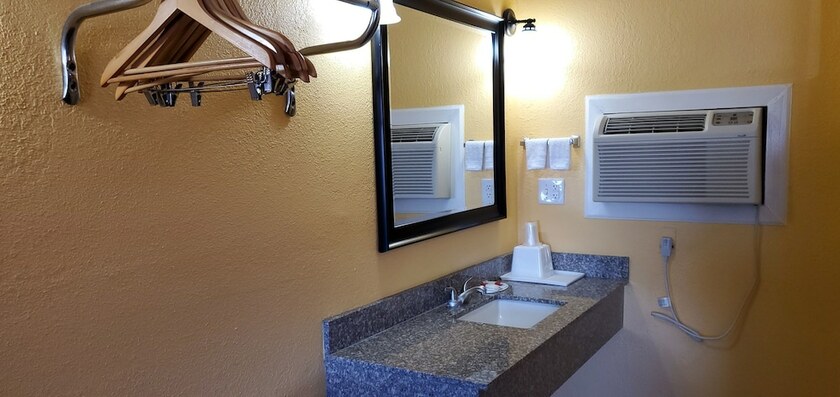 Imagen general del Hotel Knights Inn Paris. Foto 13