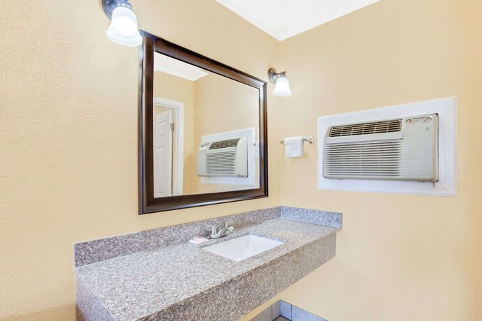 Imagen general del Hotel Knights Inn Paris. Foto 15