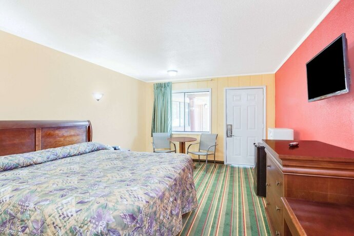 Imagen general del Hotel Knights Inn Paris. Foto 16