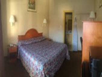 Imagen de la habitación del Hotel Knights Inn Pine Brook. Foto 4