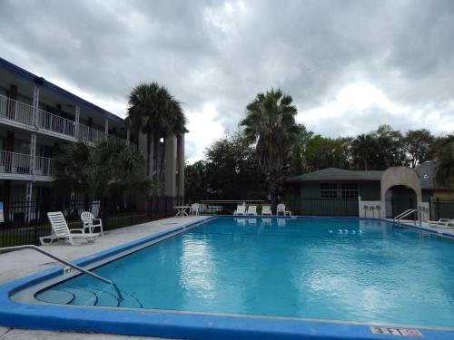 Imagen de la piscina del Hotel Knights Inn Plant City. Foto 11