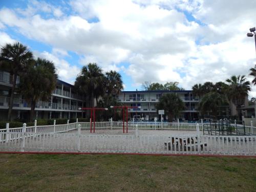 Imagen de los exteriores del Hotel Knights Inn Plant City. Foto 6