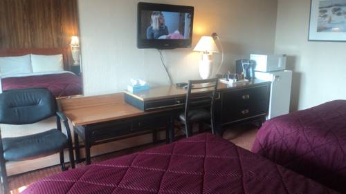Imagen de la habitación del Hotel Knights Inn Port Colborne. Foto 16