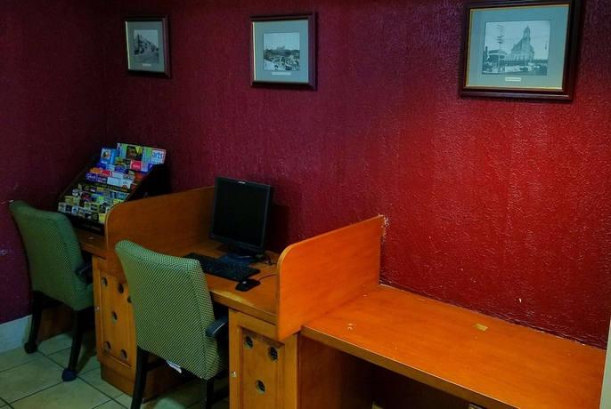 Imagen de los interiores del Hotel Knights Inn Richmond At W Broad St. Foto 19