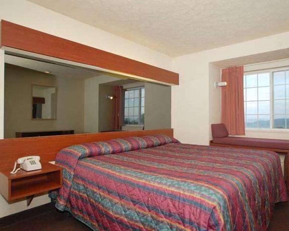 Imagen de la habitación del Hotel Knights Inn Saint Clairsville. Foto 17