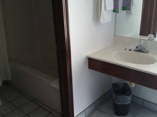 Imagen de la habitación del Hotel Knights Inn Sandusky. Foto 10