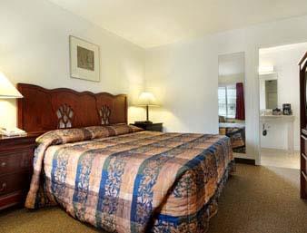 Imagen de la habitación del Hotel Knights Inn Sea Tac Airport. Foto 4