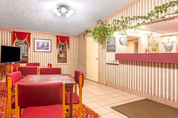 Imagen de los interiores del Hotel Knights Inn Seymour. Foto 15