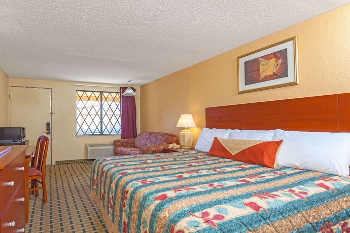 Imagen de la habitación del Hotel Knights Inn Seymour. Foto 5