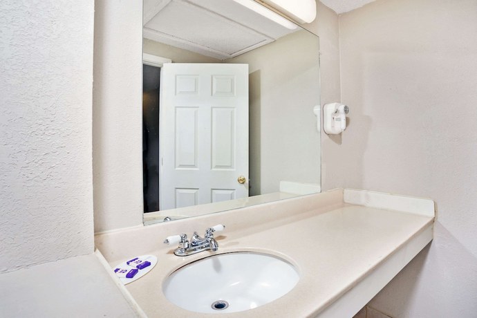Imagen de la habitación del Hotel Knights Inn Sterling Heights. Foto 9