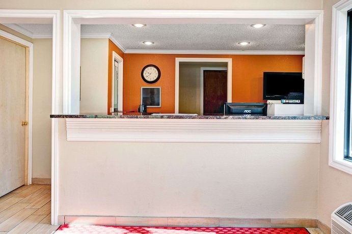 Imagen de los interiores del Hotel Knights Inn Sterling Heights. Foto 14