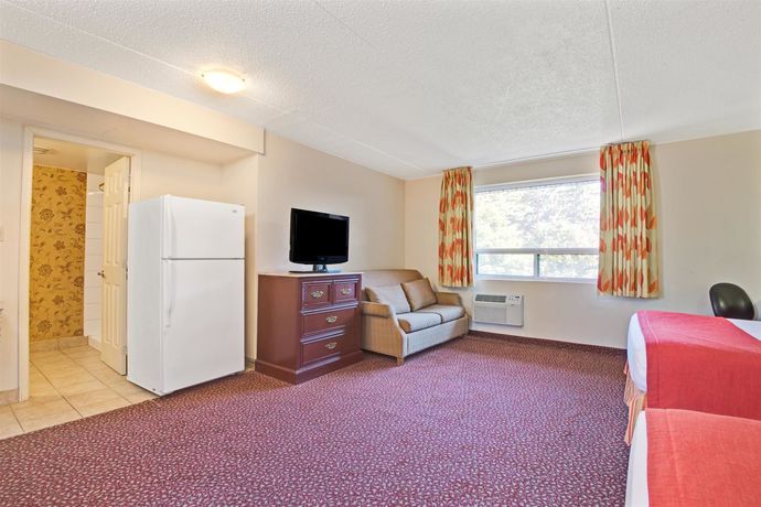 Imagen de la habitación del Hotel Knights Inn Toronto Scarborough. Foto 7