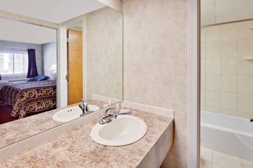 Imagen de la habitación del Hotel Knights Inn Traverse City. Foto 8