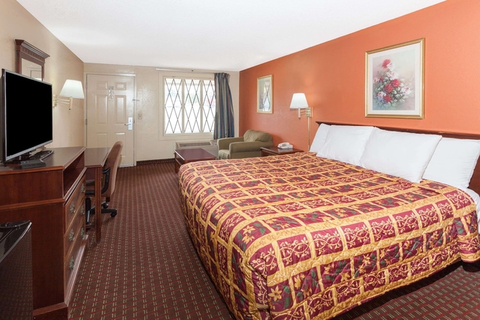 Imagen de la habitación del Hotel Knights Inn Tucker. Foto 5