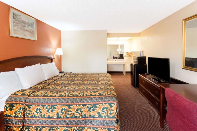 Imagen de la habitación del Hotel Knights Inn Tucker. Foto 6