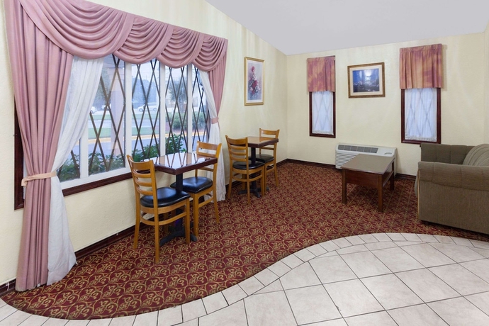 Imagen de los interiores del Hotel Knights Inn Tucker. Foto 14
