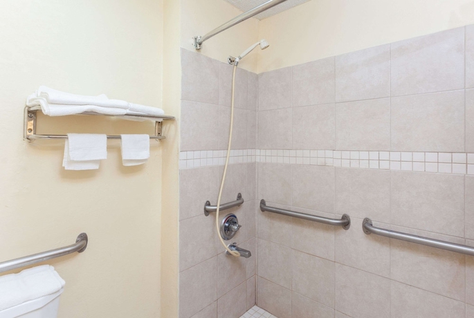 Imagen de la habitación del Hotel Knights Inn Tucker. Foto 13