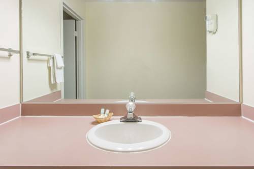 Imagen de la habitación del Hotel Knights Inn Virginia Beach At Lynnhaven Pkwy. Foto 11