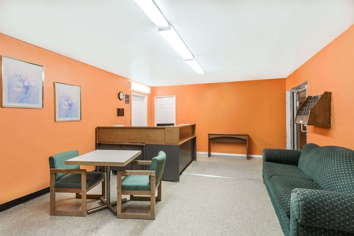 Imagen de los interiores del Hotel Knights Inn Wendover. Foto 17