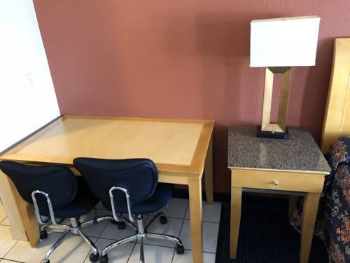 Imagen de la habitación del Hotel Knights Inn & Suites Virginia Beach. Foto 3