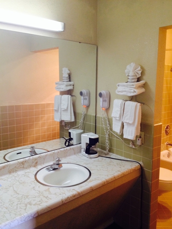 Imagen de la habitación del Hotel Knights Inn and Suites Emporia. Foto 8