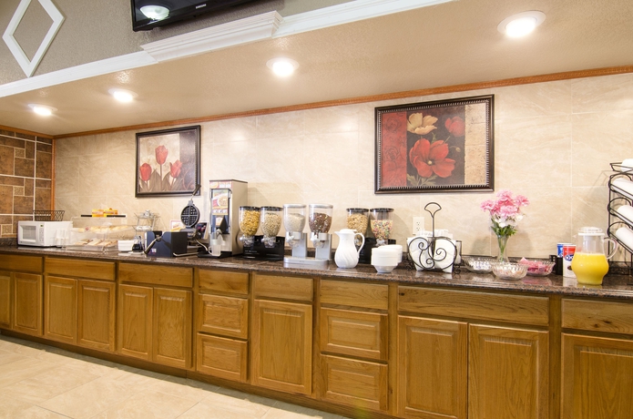 Imagen del bar/restaurante del Hotel Knights Inn and Suites Emporia. Foto 4